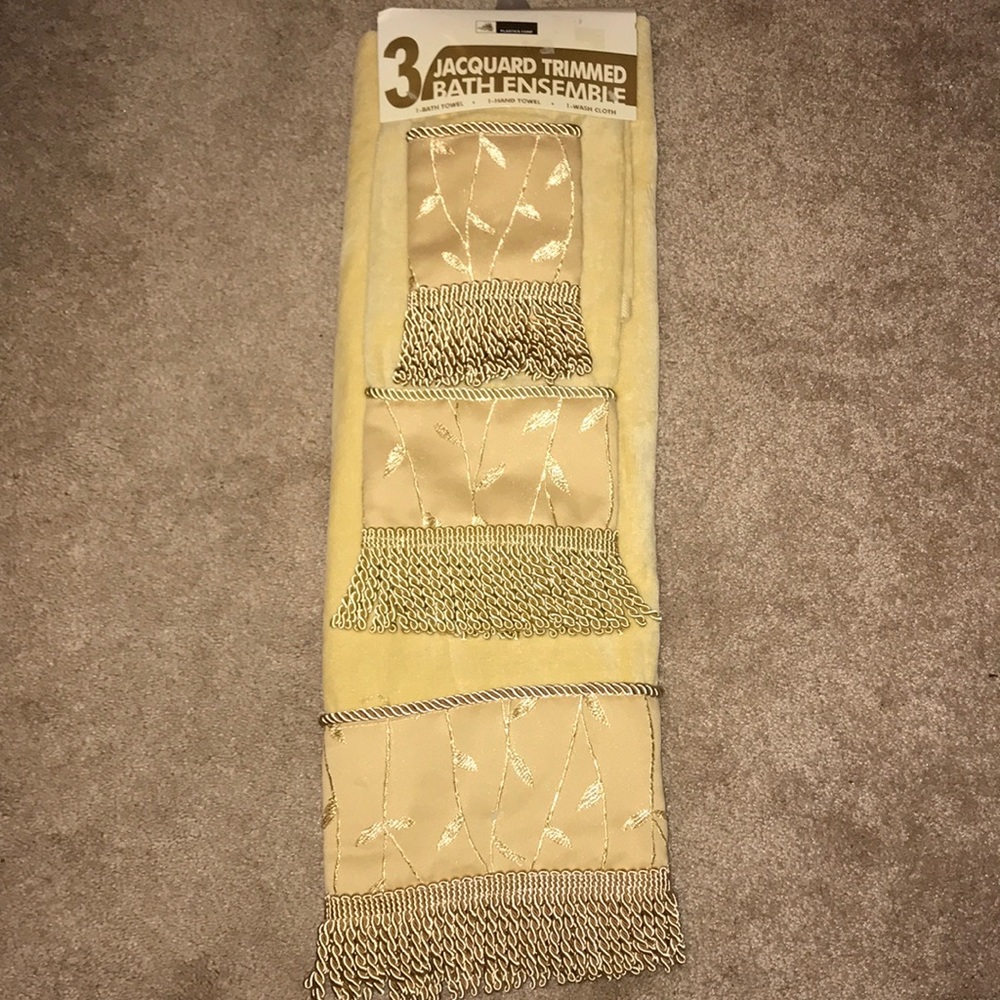 Jacquard Trimmed 3 piece bath ensemble